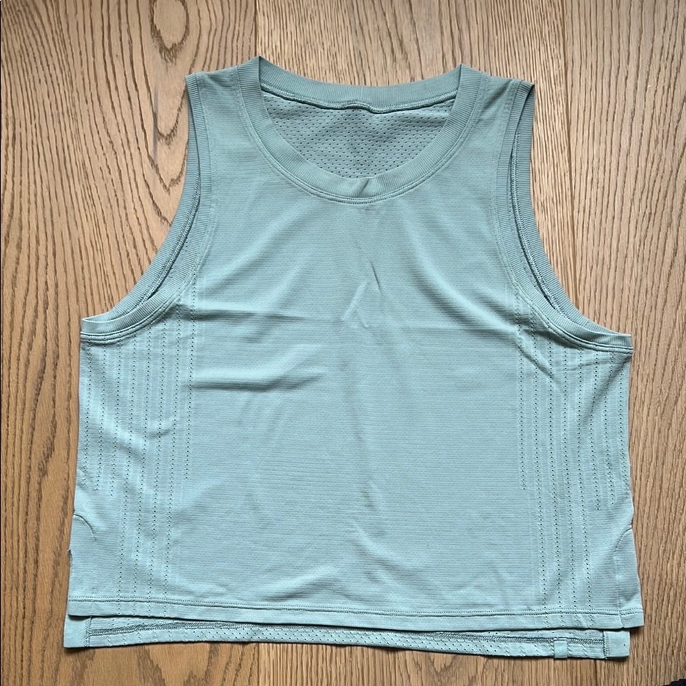 Lululemon Sleeveless  Cropped Top in glacier